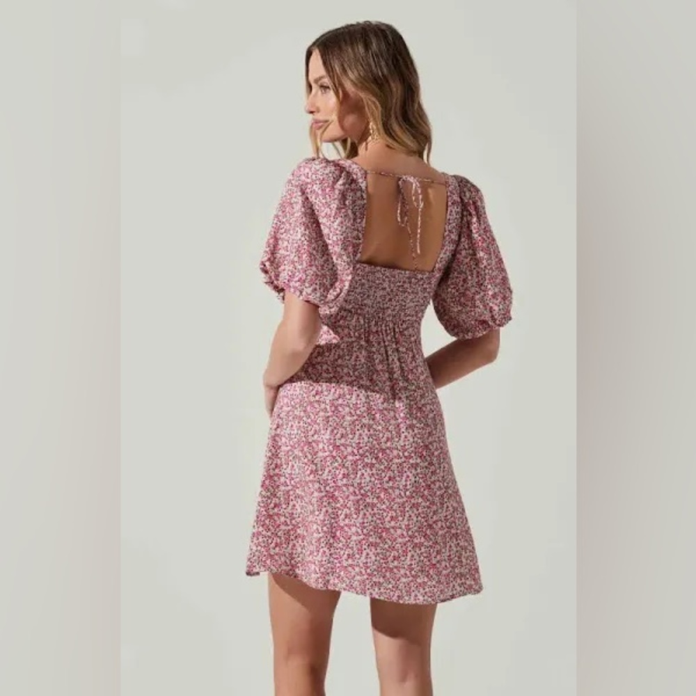 Astr The Label Ditsy‎ Floral Print Puff Sleeve Magenta Lime Floral Mini Dress - Picture 2 of 6